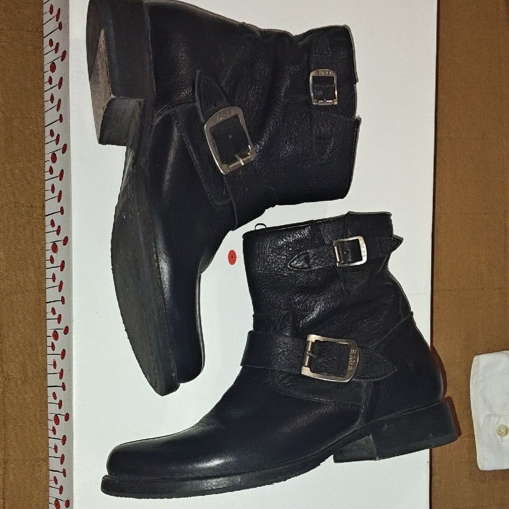Frye The Vicky Booties